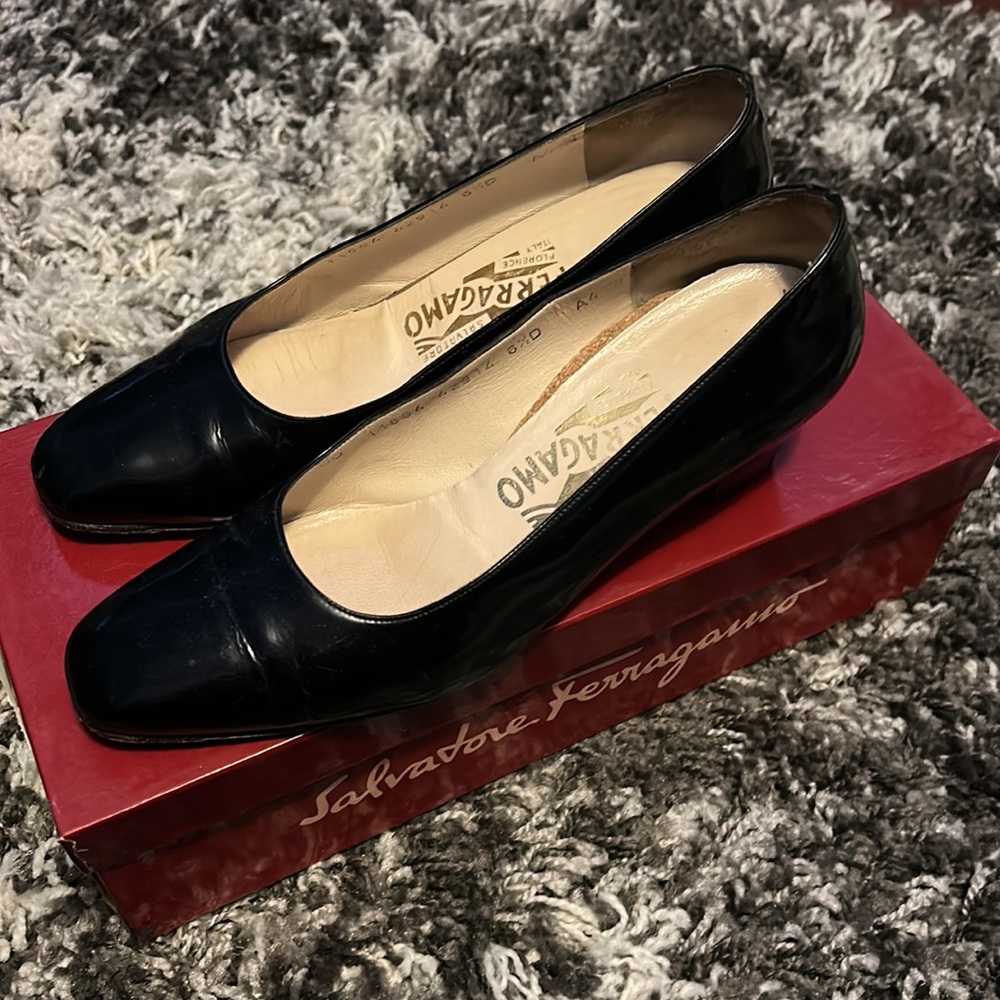 6.5 Ferragamo Patent Leather Black Pumps Women’s shoes 1 7/8 heel VTG Box - Picture 2 of 15